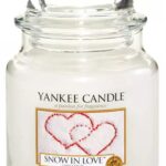 Yankee Candle Snow In Love Medium Jar Retail Box